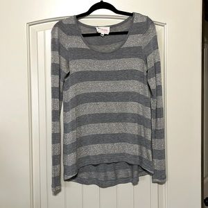 Two by Vince Camuto striped gray gold metallic top S
